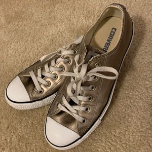VGUC unique rose gold Converse low top sneakers